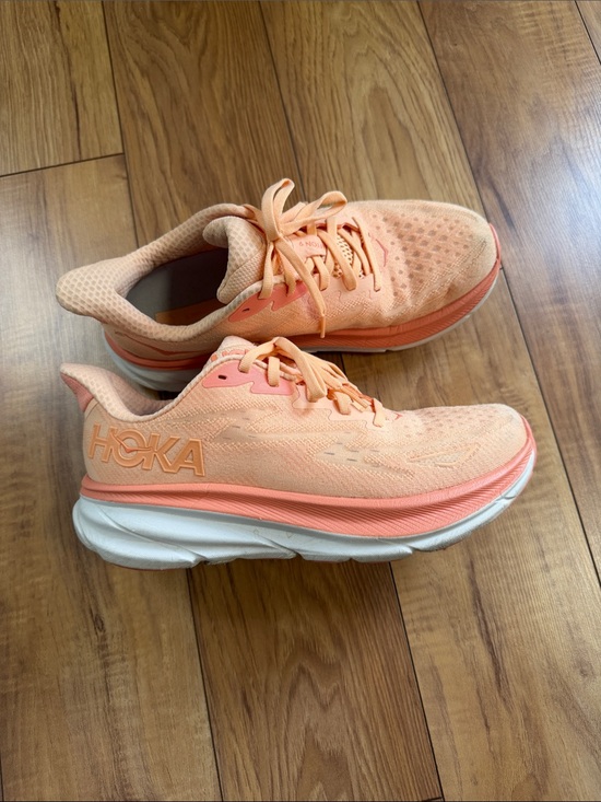 Hoka Shoes - Hoka Women's Clifton 9 Peach/Coral Cushioned Running Sneakers